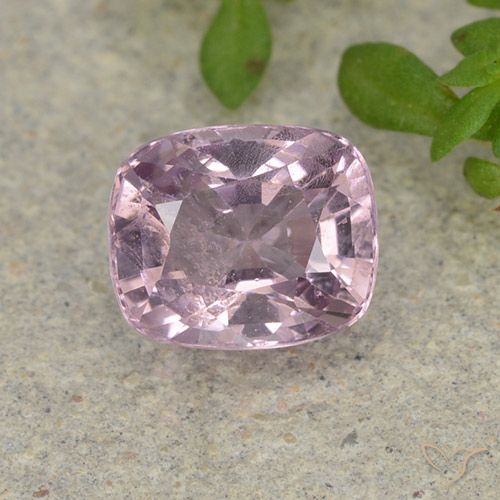 1.29ct 자연스러운 매우 밝은 분홍빛이 도는 보라색 스피넬, 방석, VS