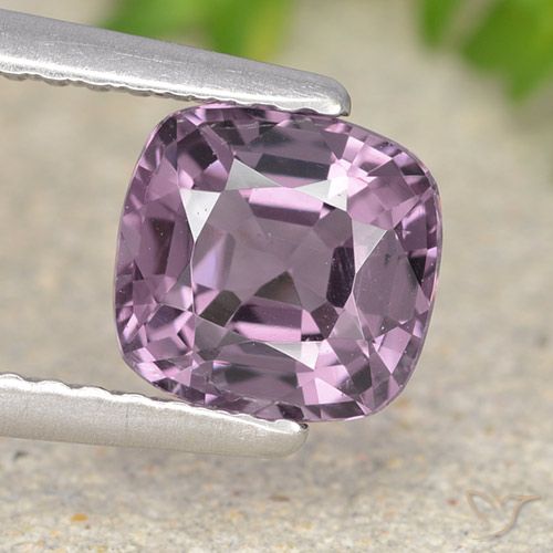 1.34ct 자연스러운 라이트 그레이프 퍼플 스피넬, 방석, VVS