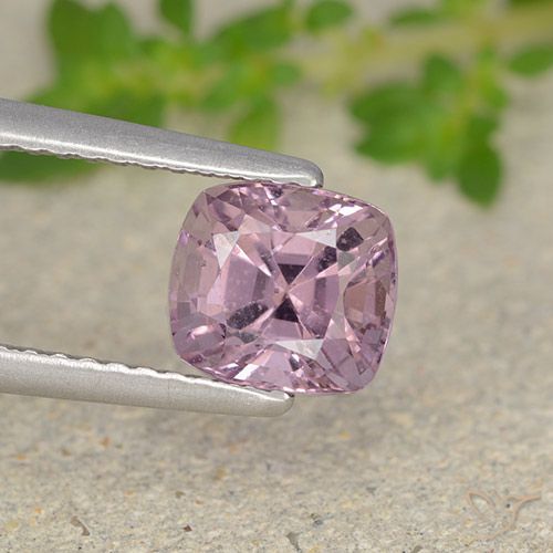 1.58ct 자연스러운 연한 분홍빛이 도는 보라색 스피넬, 방석, VVS