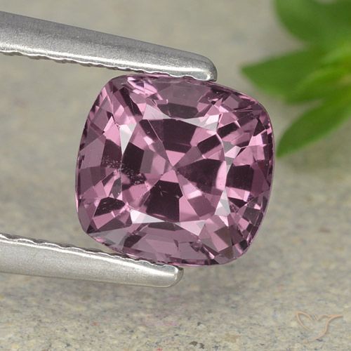 1.33ct 자연스러운 미디엄 다크 퍼플 스피넬, 방석, VVS