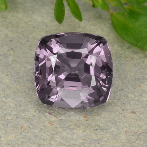 1.39ct 자연스러운 미디엄 퍼플 그레이 스피넬, 방석, VS
