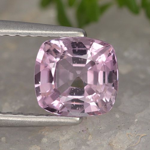 1.29ct 자연스러운 연한 분홍빛이 도는 보라색 스피넬, 방석, VVS