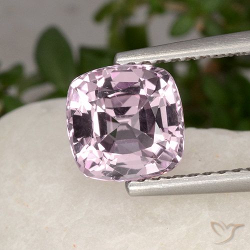 1.62ct 자연스러운 매우 밝은 분홍빛이 도는 보라색 스피넬, 방석, VVS