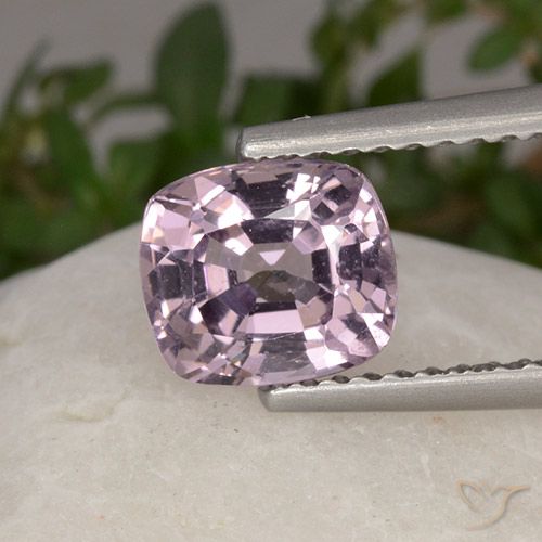 1.42ct 자연스러운 매우 밝은 분홍빛이 도는 보라색 스피넬, 방석, VVS