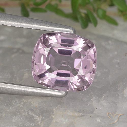 1.13ct 자연스러운 매우 밝은 분홍빛이 도는 보라색 스피넬, 방석, VVS