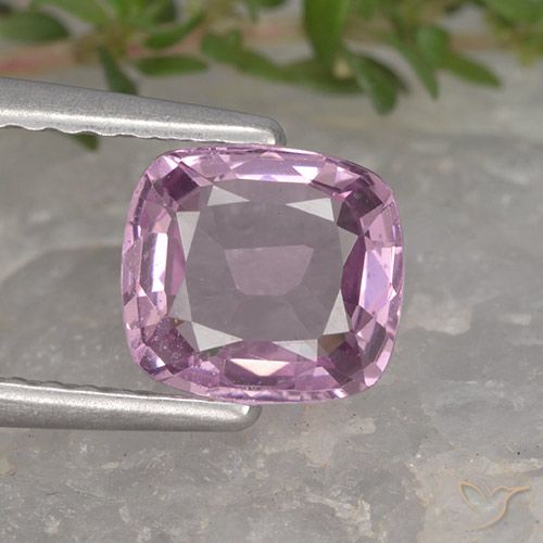 1.07ct 자연스러운 딥 라벤더 스피넬, 방석, VVS