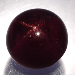 10.82캐럿 천연 붉은빛 블랙 스타 가넷, 라운드 컷, 11.17 mm, 불투명체