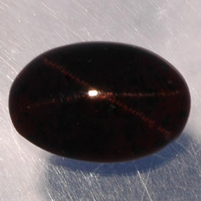 3.87캐럿 천연 붉은빛 블랙 스타 가넷, 타원형 컷, 10.6×7.2 mm, 투명한