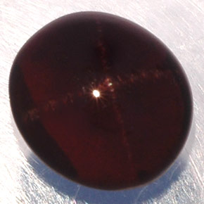 3.81캐럿 천연 붉은빛 블랙 스타 가넷, 타원형 컷, 8.9×8 mm, 투명한