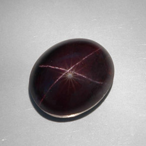 34.12캐럿 천연 붉은빛 블랙 스타 가넷, 타원형 컷, 18.1×15 mm, 불투명체