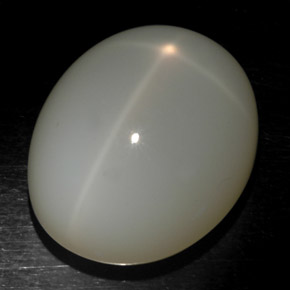 21.71캐럿 천연 밀키 화이트 스타 문스톤, 타원형 컷, 19.1×15.3 mm, 투명한