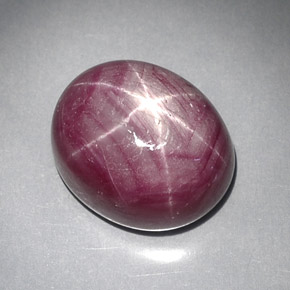 28.59캐럿 천연 보랏빛 레드 스타 루비, 타원형 컷, 16.6×13.7 mm, 불투명체