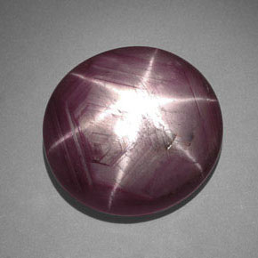 34.19캐럿 천연 보랏빛 레드 스타 루비, 타원형 컷, 20.5×19.1 mm, 불투명체