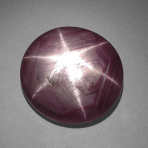 34.19캐럿 천연 보랏빛 레드 스타 루비, 타원형 컷, 20.5×19.1 mm, 불투명체