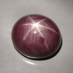 42.66캐럿 천연 보랏빛 레드 스타 루비, 타원형 컷, 19.3×16.7 mm, 불투명체