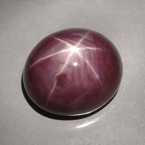 42.66캐럿 천연 보랏빛 레드 스타 루비, 타원형 컷, 19.3×16.7 mm, 불투명체