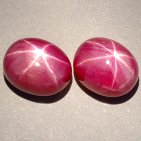 캐럿 천연 자줏빛을 띤 빨강 스타루비 보석, 타원형 컷, 불투명체
