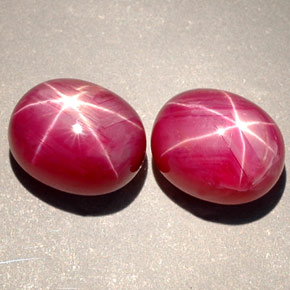캐럿 천연 자줏빛을 띤 빨강 스타루비 보석, 타원형 컷, 불투명체