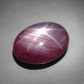 42.49캐럿 천연 보랏빛 레드 스타 루비, 타원형 컷, 22.9×17.1 mm, 불투명체