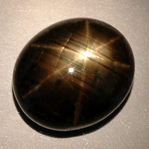 24.91캐럿 천연 검정색 스타 사파이어, 타원형 컷, 17.6×15.1 mm, 불투명체