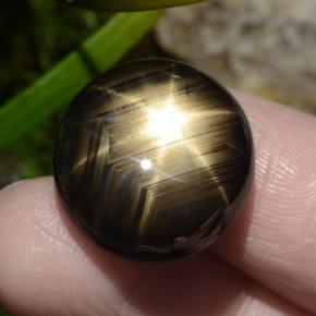 30.49캐럿 천연 검정색 스타 사파이어, 타원형 컷, 18.9×17.4 mm, 불투명체