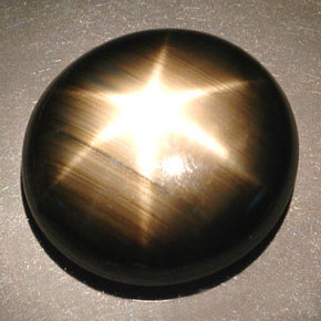 55.93캐럿 천연 검정색 스타 사파이어, 타원형 컷, 22.4×20.5 mm, 불투명체
