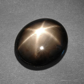 13.78캐럿 천연 검정색 스타 사파이어, 타원형 컷, 15.3×13.2 mm, 불투명체