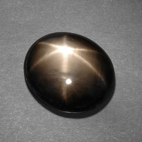 13.78캐럿 천연 검정색 스타 사파이어, 타원형 컷, 15.3×13.2 mm, 불투명체