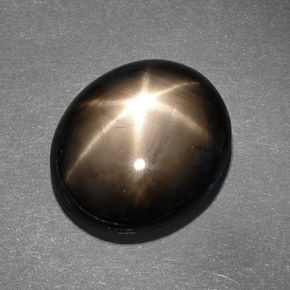 13.78캐럿 천연 검정색 스타 사파이어, 타원형 컷, 15.3×13.2 mm, 불투명체