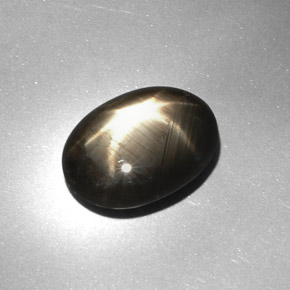 7.08캐럿 천연 검정색 스타 사파이어, 타원형 컷, 13.6×10.1 mm, 불투명체