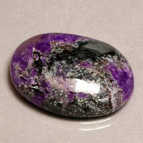 16.51캐럿 천연 멀티컬러 수길라이트, 타원형 컷, 21.7×15.6 mm, 불투명체