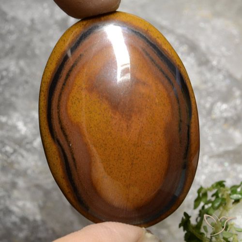 92.65캐럿 천연 웜 브라운 Tiger's Eye, 타원형 컷, 40.8×29.4 mm, 불투명체