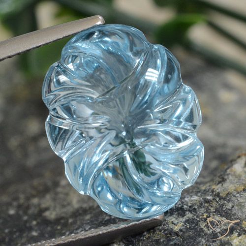 11.77ct 자연스러운 하늘색 황옥, 플라워 컷, 투명한