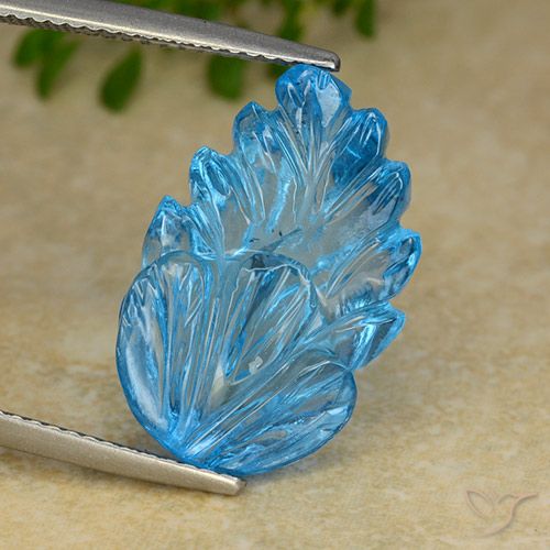 15.58ct 자연스러운 스위스 블루 황옥, 플라워 컷, 투명한