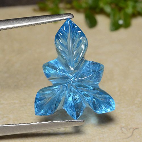 6.80ct 자연스러운 스위스 블루 황옥, 플라워 컷, 투명한