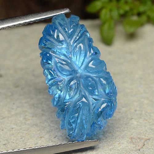11.53ct 자연스러운 스위스 블루 황옥, 플라워 컷, 투명한