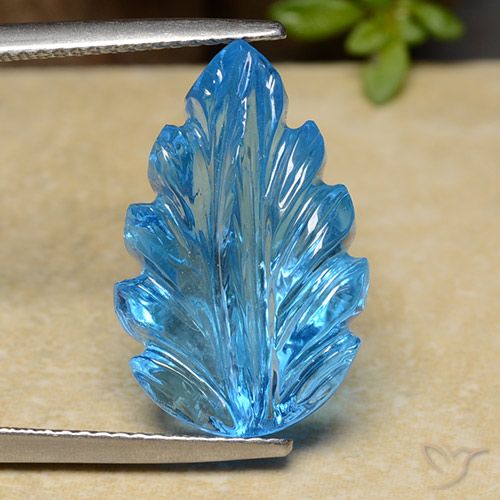 13.36ct 자연스러운 스위스 블루 황옥, 플라워 컷, 투명한