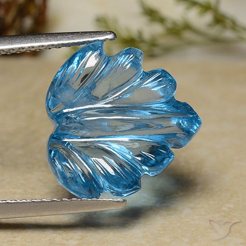 8.71ct 자연스러운 스위스 블루 황옥, 플라워 컷, 투명한