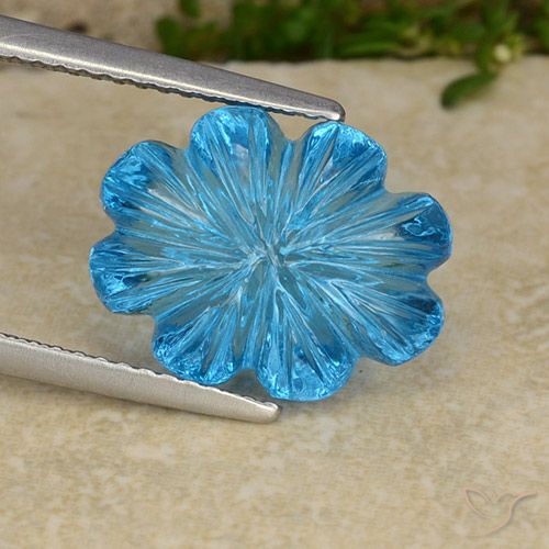 8.05ct 자연스러운 스위스 블루 황옥, 플라워 컷, 투명한