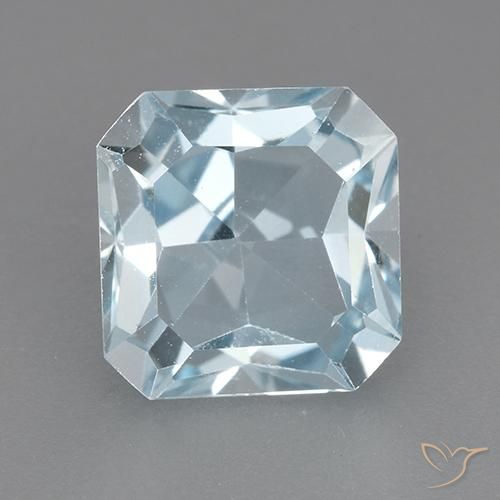 3.02ct 자연스러운 하늘색 황옥, 에메랄드 컷, VVS