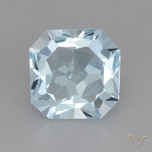 4.22ct 자연스러운 하늘색 황옥, 에메랄드 컷, VVS