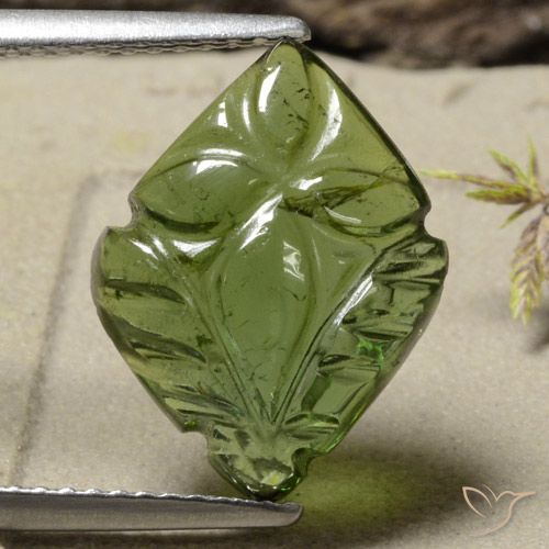 4.85ct 자연스러운 미디엄-다크 그린 전기석, 플라워 컷, 투명한