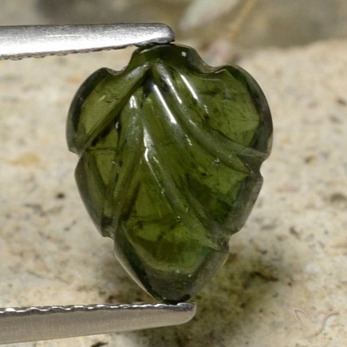 2.29ct 자연스러운 포레스트 그린 전기석, 플라워 컷, 투명한