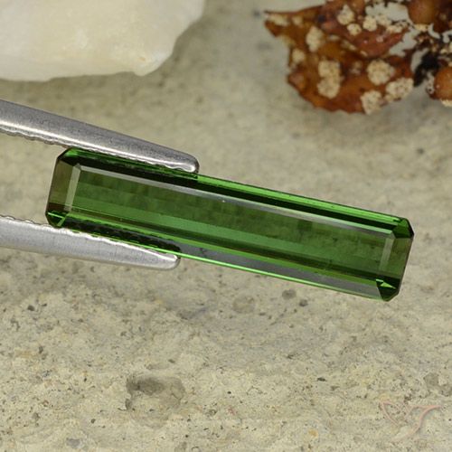 1.47ct 자연스러운 포레스트 그린 전기석, 에메랄드 컷, VVS