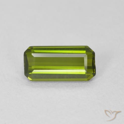 0.74ct 자연스러운 포레스트 그린 전기석, 에메랄드 컷, VVS