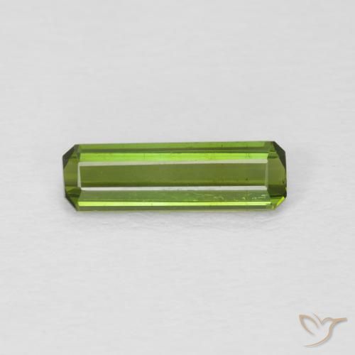 0.82ct 자연스러운 딥그린 전기석, 에메랄드 컷, VVS