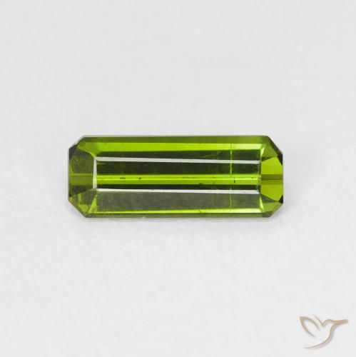 0.69ct 자연스러운 딥그린 전기석, 에메랄드 컷, VS