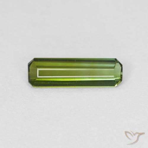 0.69ct 자연스러운 미디엄 그린 전기석, 에메랄드 컷, VS
