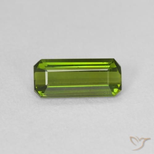 0.86ct 자연스러운 딥그린 전기석, 에메랄드 컷, VVS