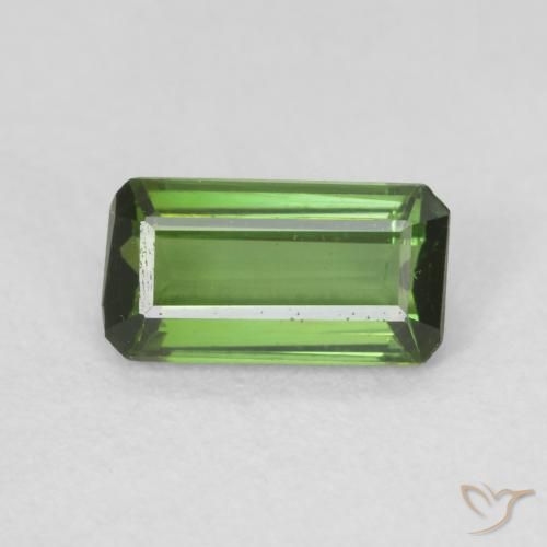 0.66ct 자연스러운 미디엄 그린 전기석, 에메랄드 컷, VS